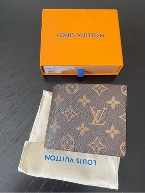 Louis Vuitton monogram bifold wallet